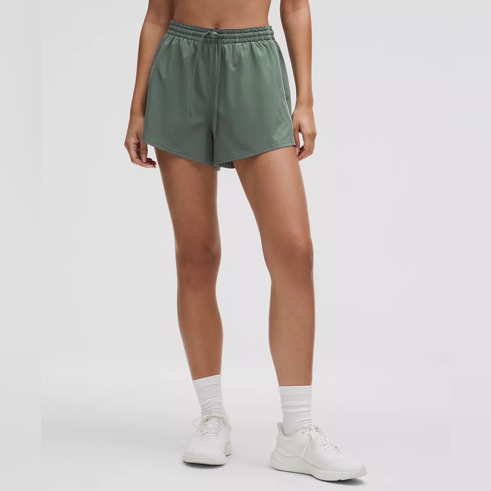 Never worn! Lightweight High-Rise Relaxed Short 3" Long Liner size 6